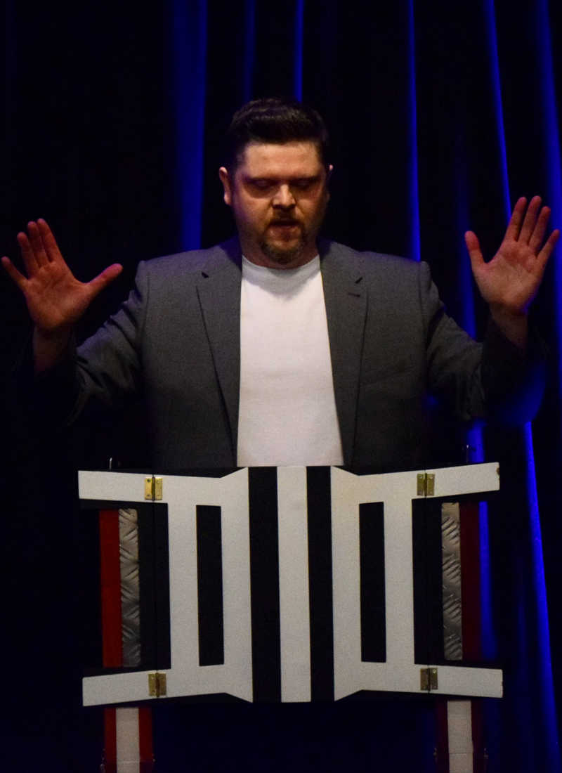 Mark Roberts performing live magic