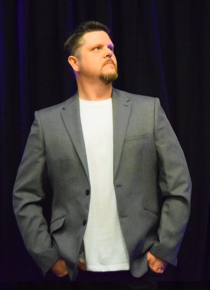 Professional magician Mark Roberts portrait